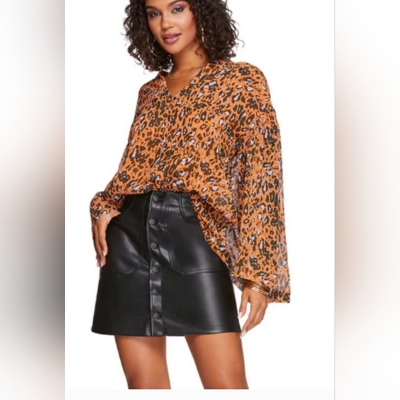 JESSICA SIMPSON Jenna Top in Speckled Cheetah Blouse SIZE MEDIUM NWT - Picture 1 of 11